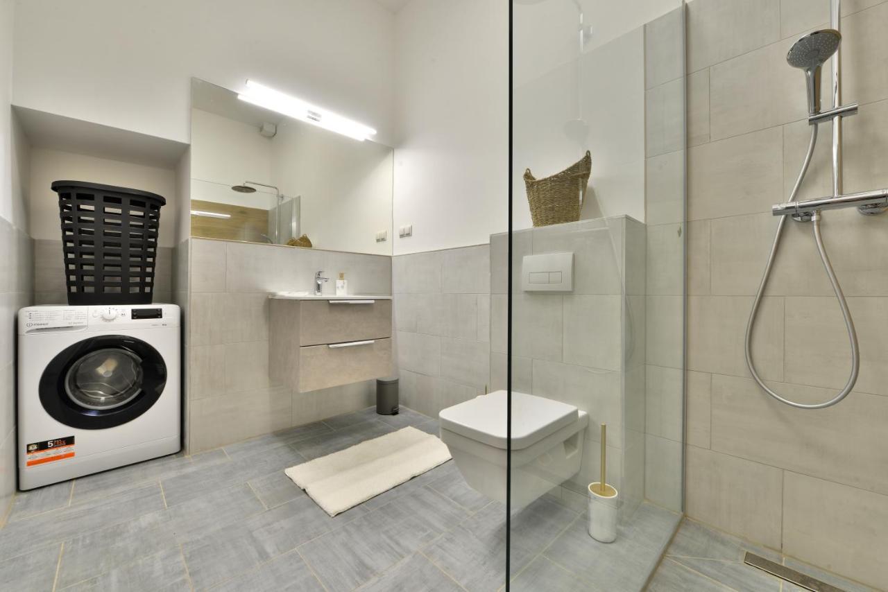 Central Newly Built Apartment, Aradi Apartment *