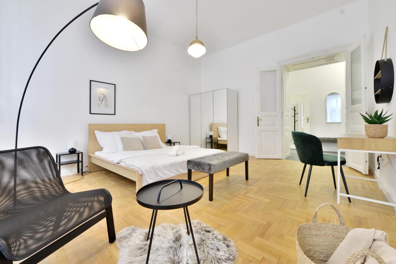 Apartment Central Newly Built Apartment, Aradi
