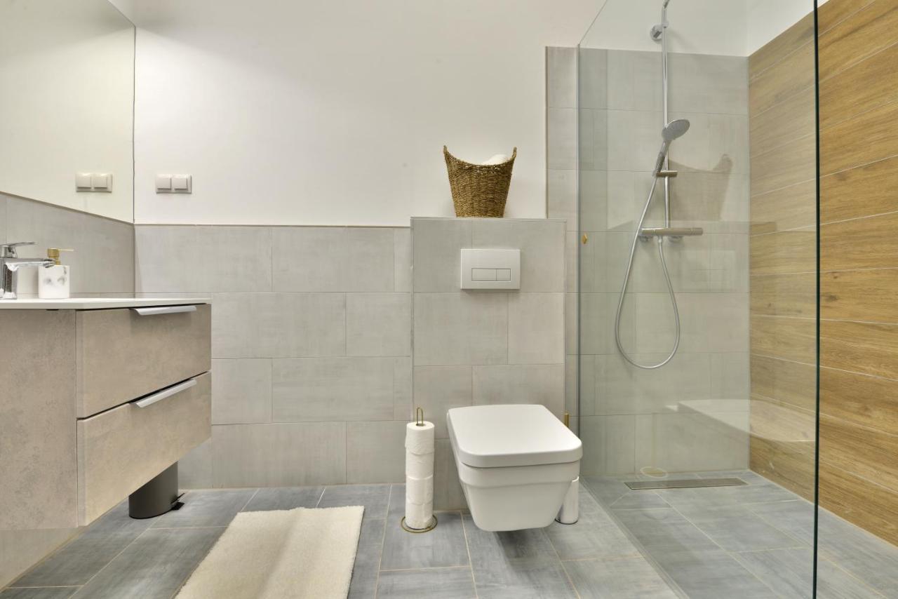 Apartment Central Newly Built Apartment, Aradi