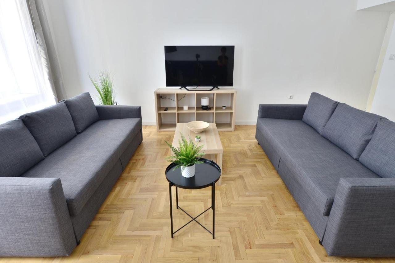 Central Newly Built Apartment, Aradi Apartament